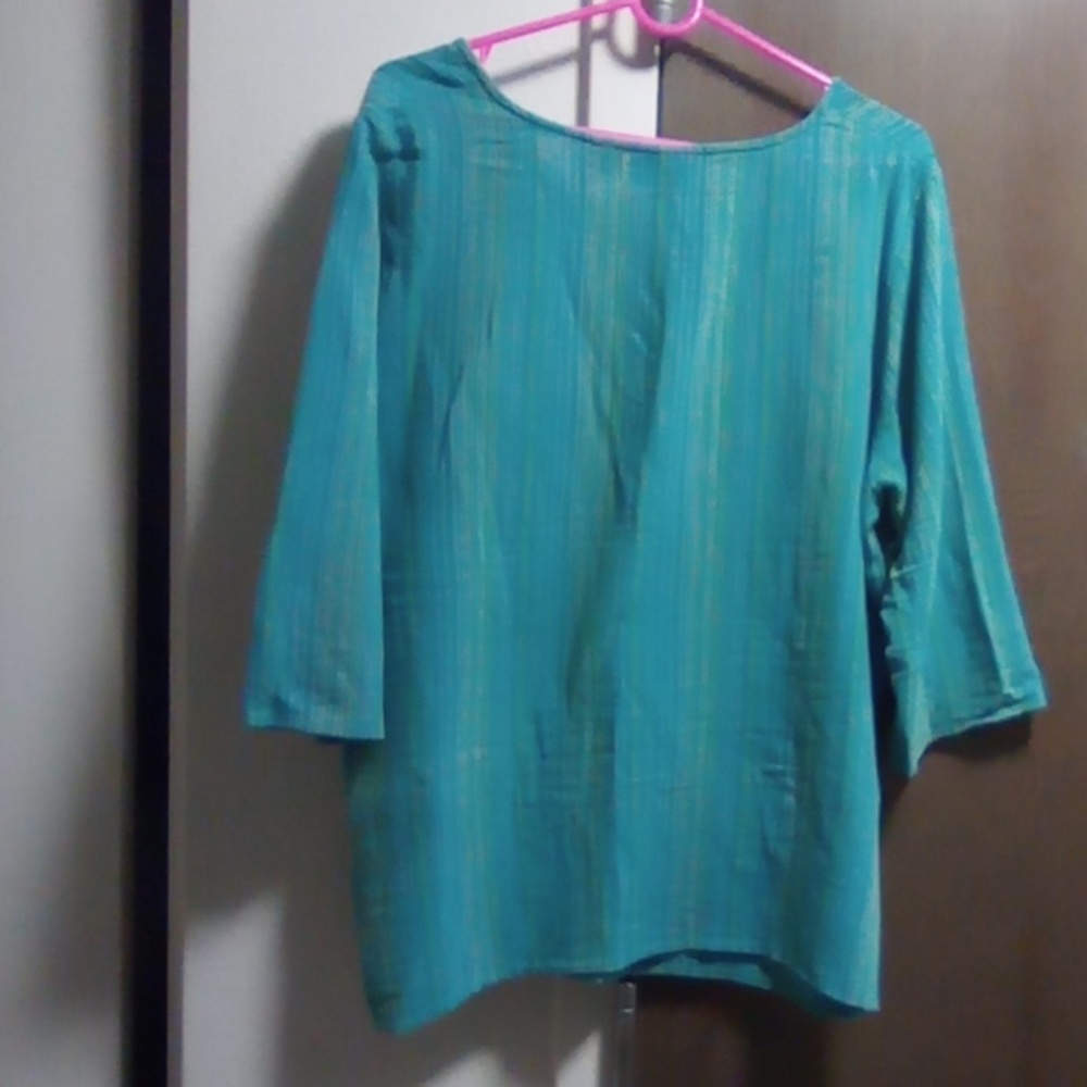 Beautiful Blouse - Picture 2 of 3